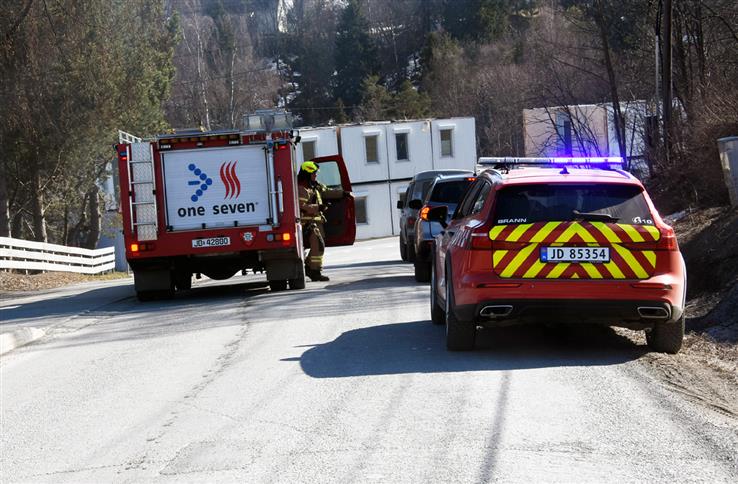 Brannmannskapene måtte rykke ut til både Bilitt og Skreia onsdag ettermiddag. Her fra Skreia.