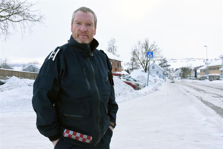 Varabrannsjef Lars-Harald Bergheim sier det ikke er brannvesenet i Østre Toten som kommer for å selge røykvarslere og brannslukkingsutstyr. (Arkivfoto).