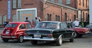 Spennet var stort, fra små europeiske til store amerikanske biler. På bildet ser vi en nydelig 1965 Mercedes-Benz 220 SEB Coupe, tilhørende Morten Snipstad fra Kapp.