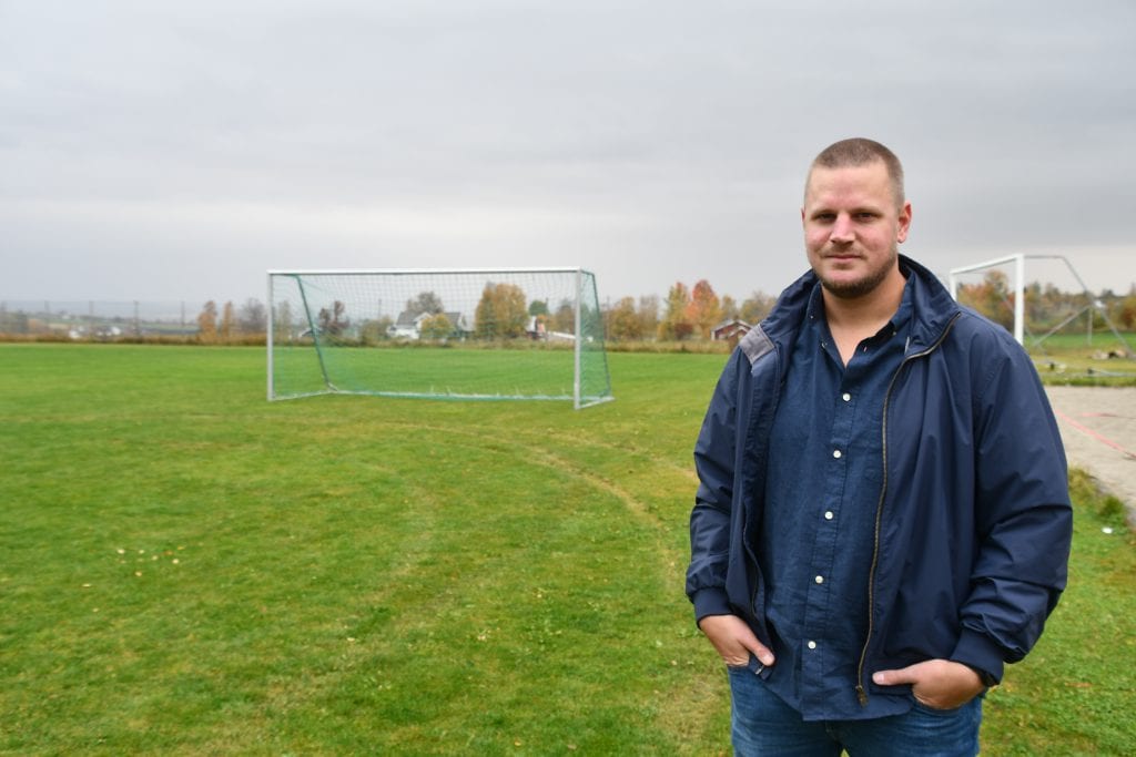 Lensbygda sportsklubb har opptak av kassebilen bak hærverket Totens Blad